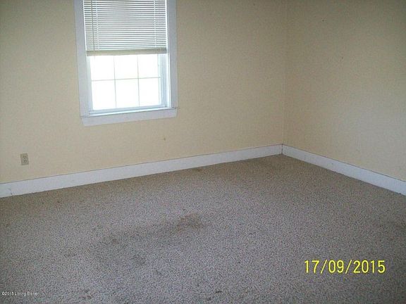 53 Green St after trash out 003