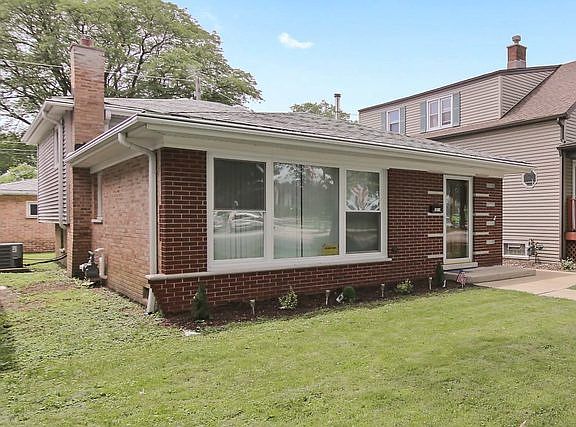 3rd image of 7811 W 65th Pl