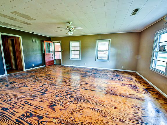 4th image of 304 Crow Ave