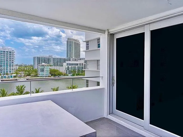 16 Island Ave #7C — Photo 10