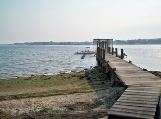 127 Niantic River Rd, Waterford, CT 06385