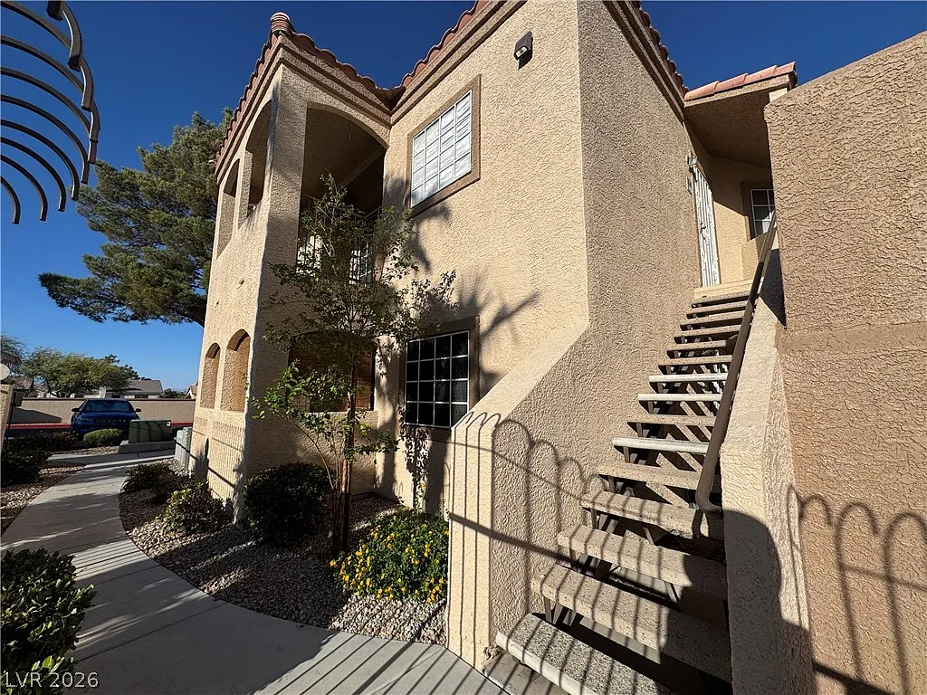 2 bed, 2.0 bath, 1126 sqft, $1,850 — Photo 2