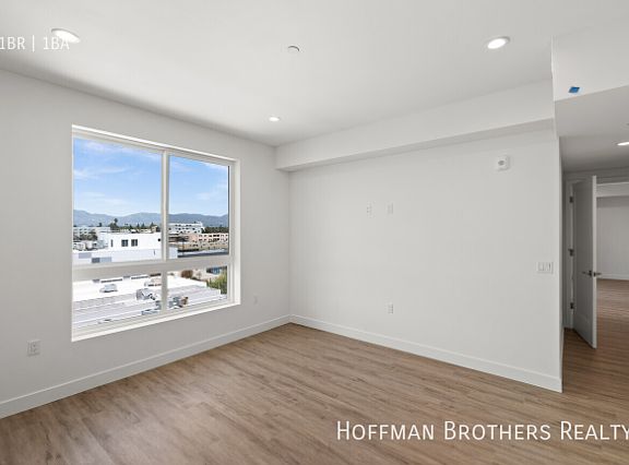 4th image of 6598 Van Nuys Blvd #412