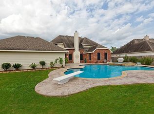 832 Falcon Lake Dr, Friendswood, TX 77546