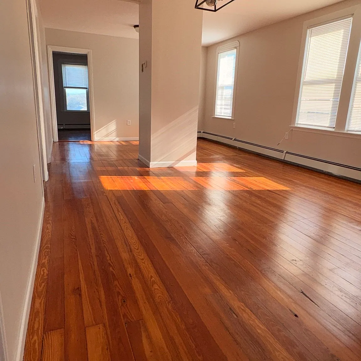 3 bed, 1.0 bath, 1164 sqft, $2,400 — Photo 4