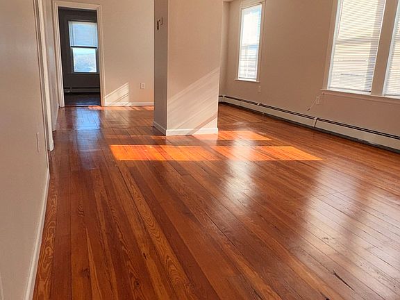 4th image of 24 Potter St APT 3
