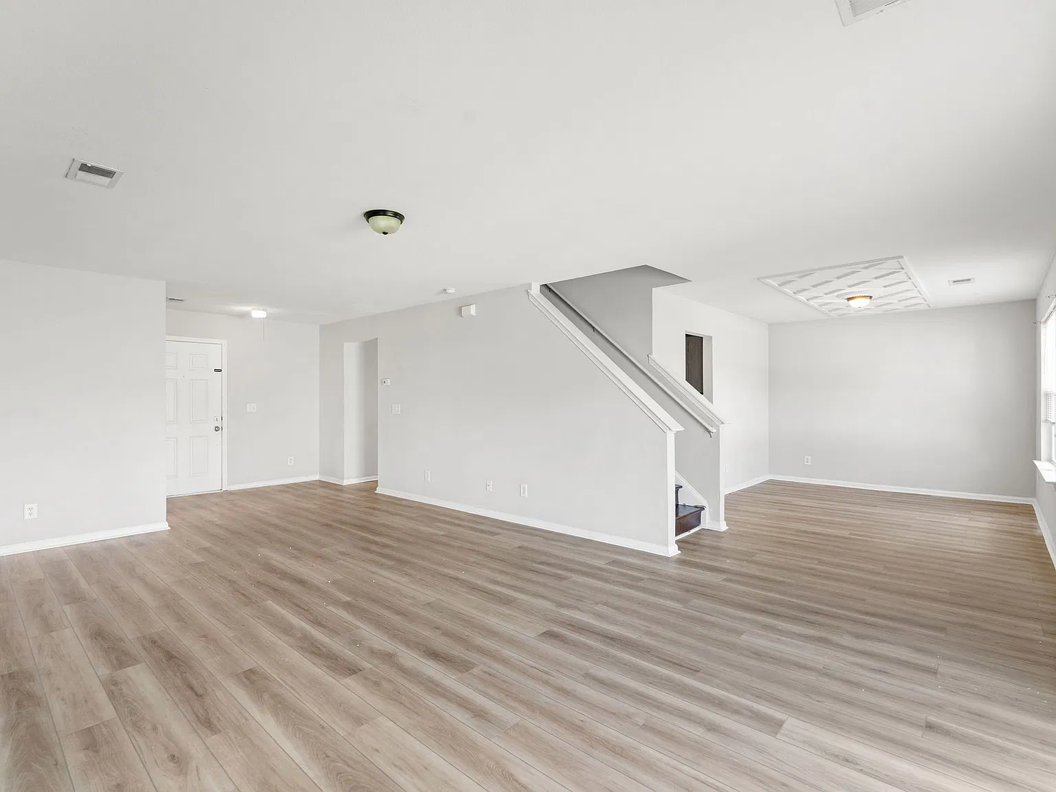 4 bed, 1980 sqft, $2,100 — Photo 3