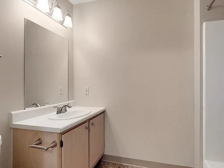 Cambridge Apartments — Photo 41