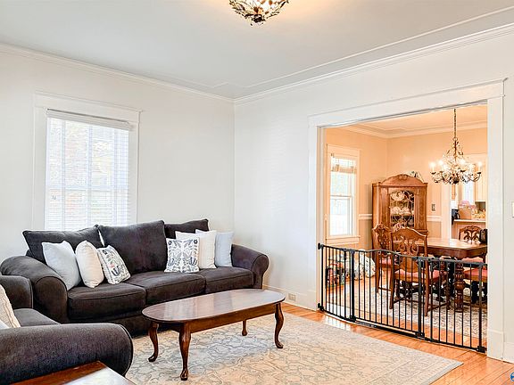 4th image of 1015 Grant St SE