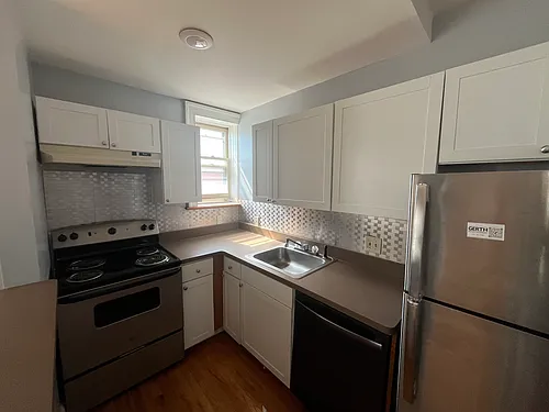 77 Columbia St #2 Photo 1
