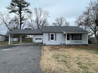 305 E Center St, Wayne City, IL 62895