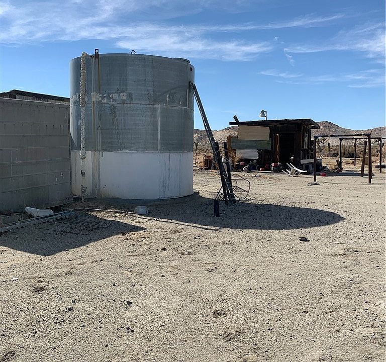 2nd image of 2551 Bella Ln