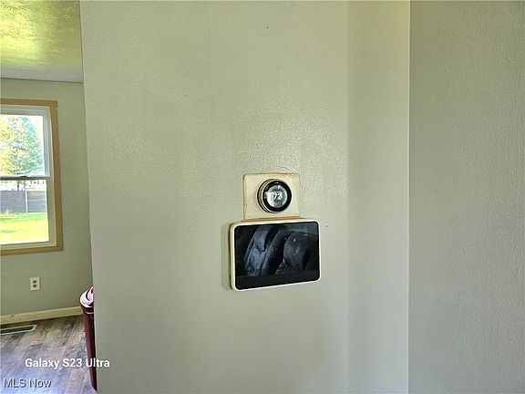5th image of 282 Stewart Ave NW