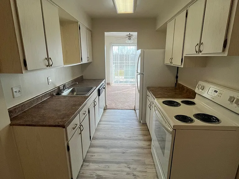 Shadow Creek Apartments — Photo 23