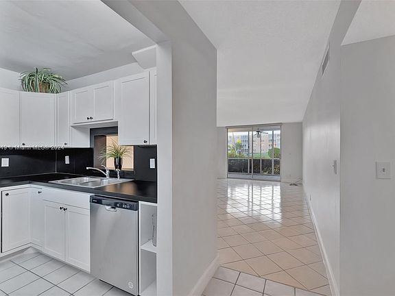5th image of 202 SE 10th St APT 106