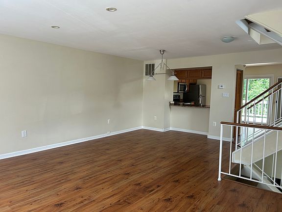 5th image of 3484 Caledonia Cir