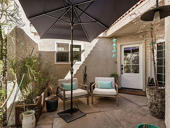 Front private patio to front door
