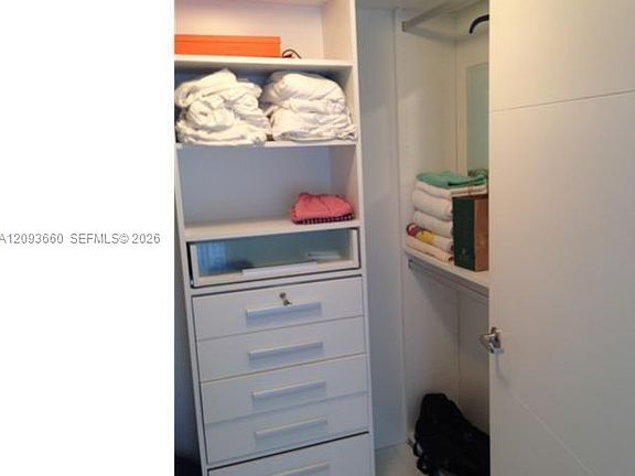 4th image of 485 Brickell Ave APT 3303