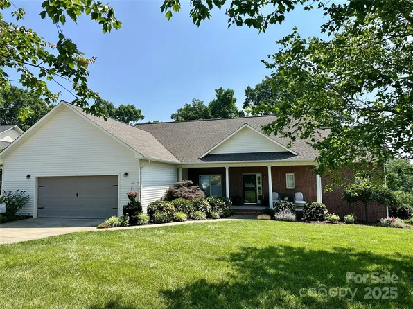 4628 Plantation Dr, Morganton, NC 28655