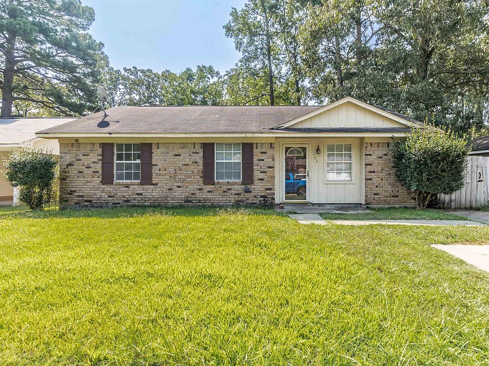 1st image of 305 Cedarbrook Dr
