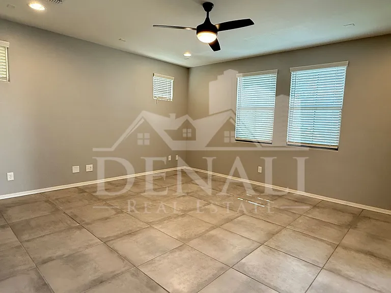 731 W Winchester Dr — Photo 3