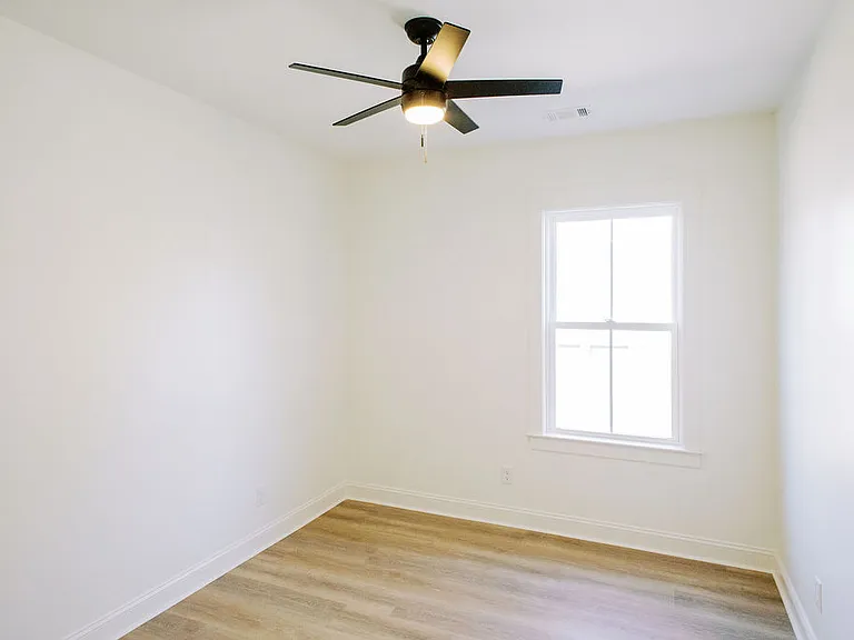 834 E Anderson St #B — Photo 16