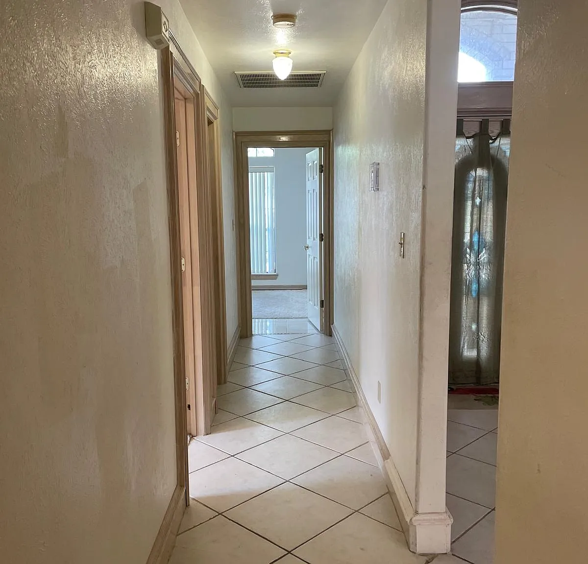 4 bed, 2480 sqft, $2,200 — Photo 2