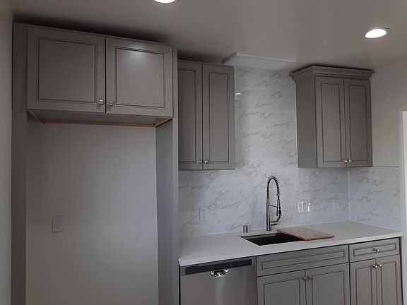 3rd image of 4432 W 115th St #C