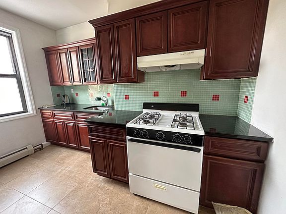 3rd image of 560 Westside Ave #3