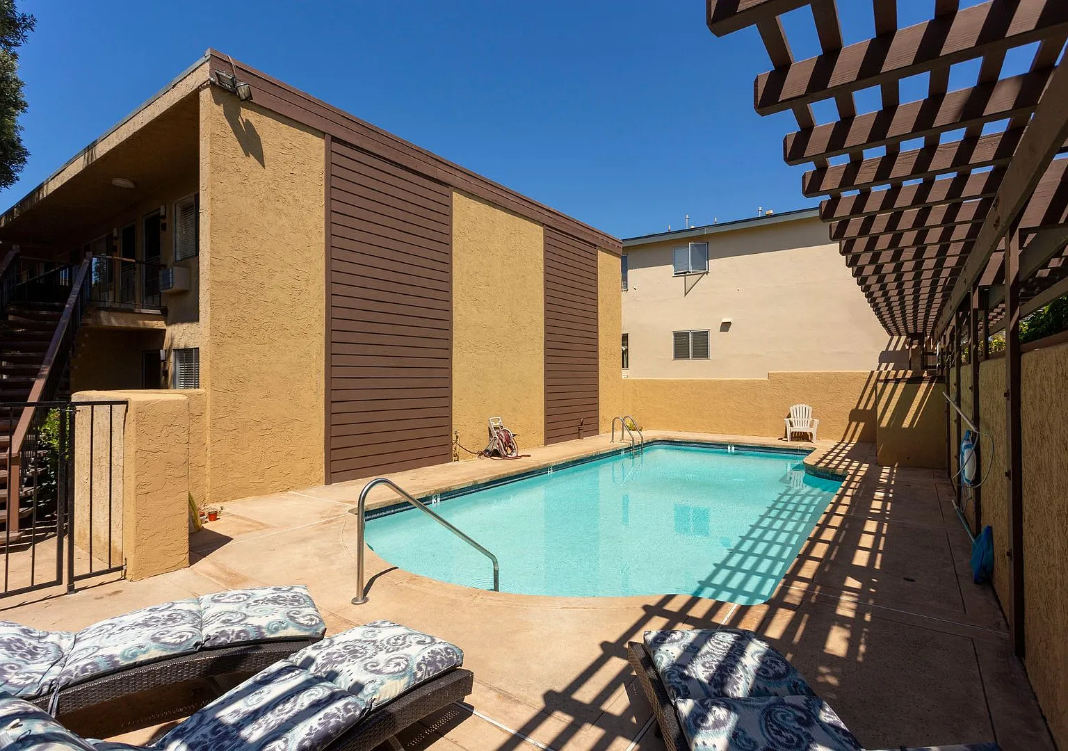 Bel Air Apartments — Photo 2