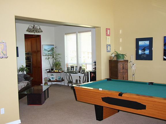 •	Dinning & Entertainment