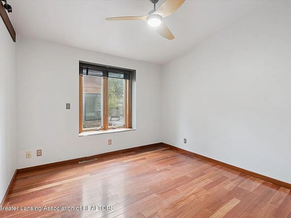 3rd image of 3624 W Arbutus Dr
