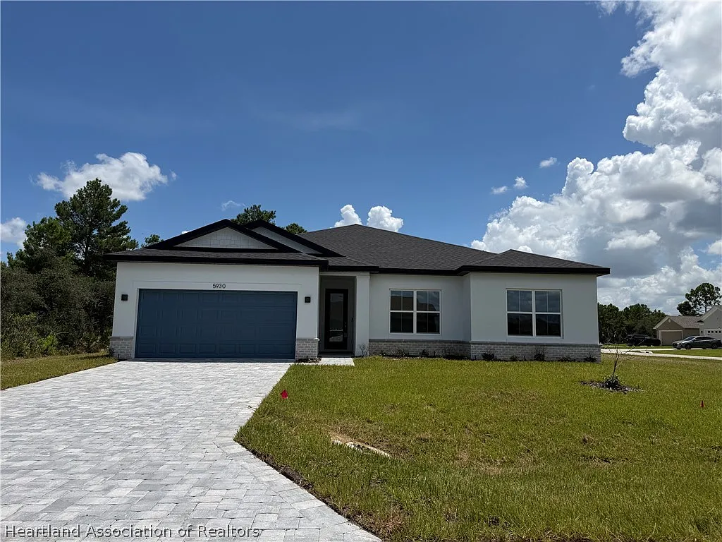 4 bed, 3.0 bath, 2092 sqft, $2,350 — Photo 1