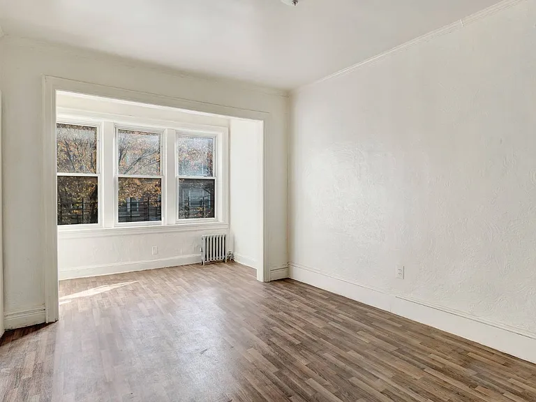 1241 College Ave — Photo 2