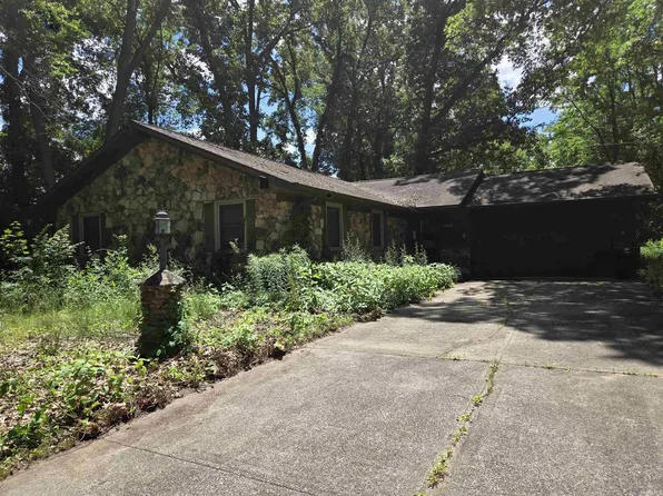 18304 Cypress Dr, South Bend, IN 46637