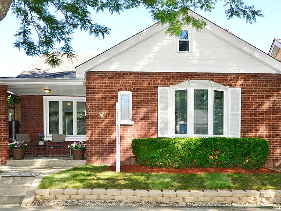 3rd image of 5325 N Lockwood Ave