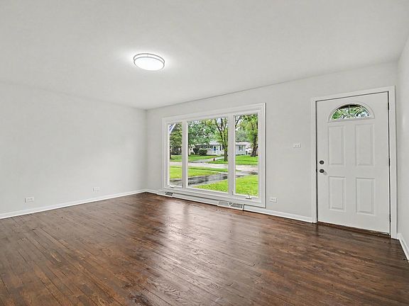 3rd image of 701 W Vermont St
