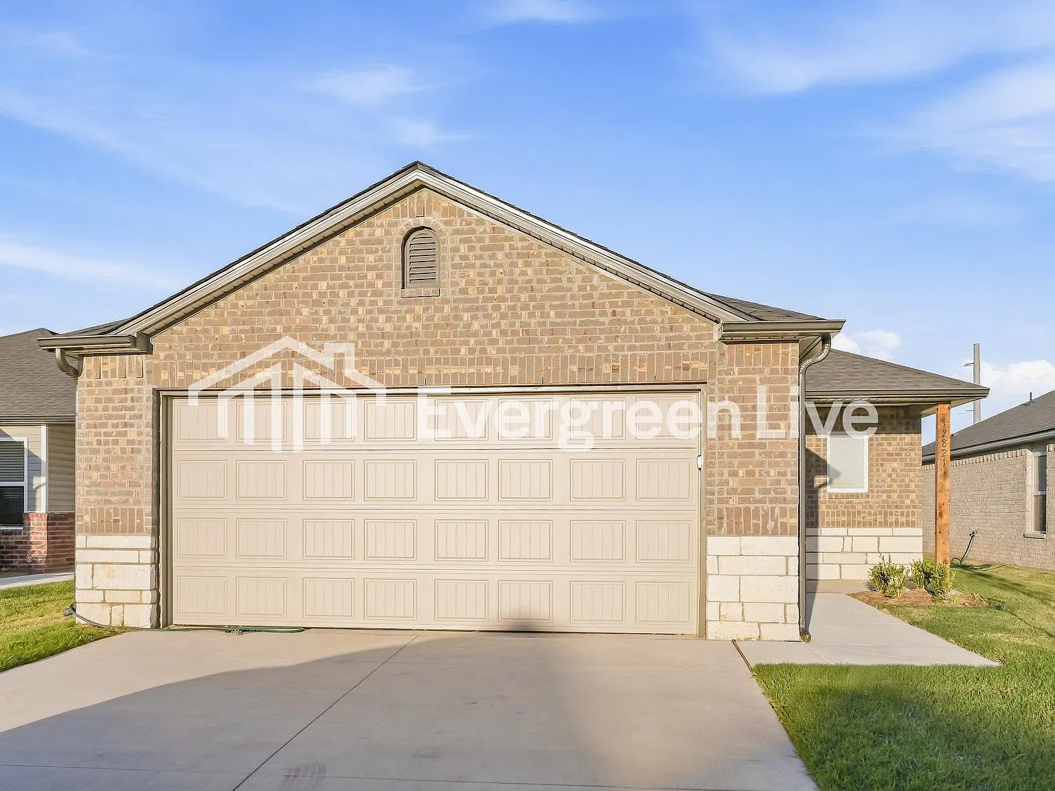 4 bed, 2.0 bath, 1459 sqft, $1,605 — Photo 1