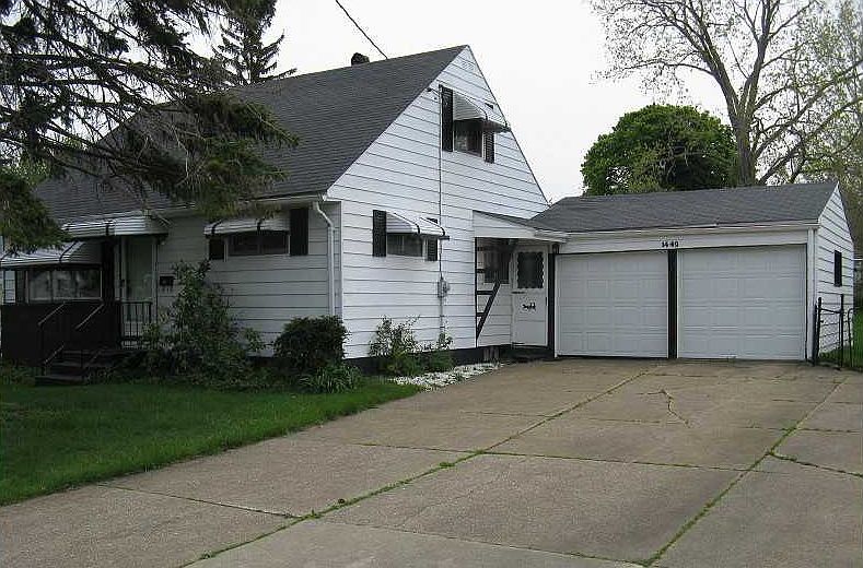 2nd image of 1449 W 42nd St