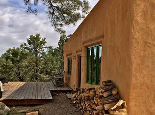 255 Camino Del Medio, San Cristobal, NM 87564