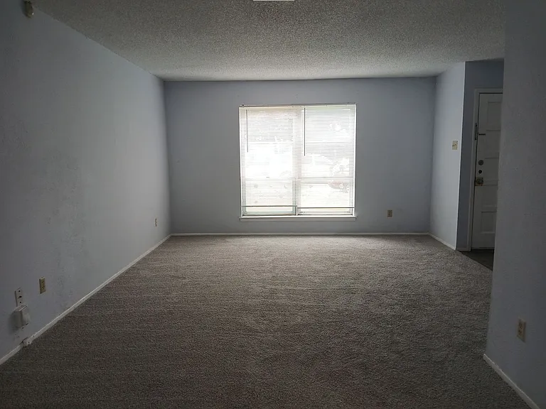 12109 Bishop Dr — Photo 7