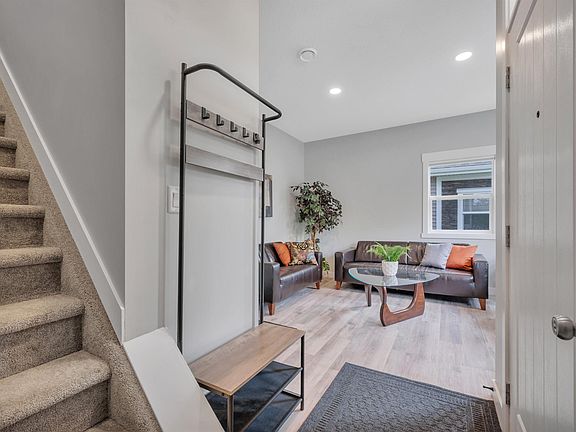 4th image of 150 Everitt Dr N #4