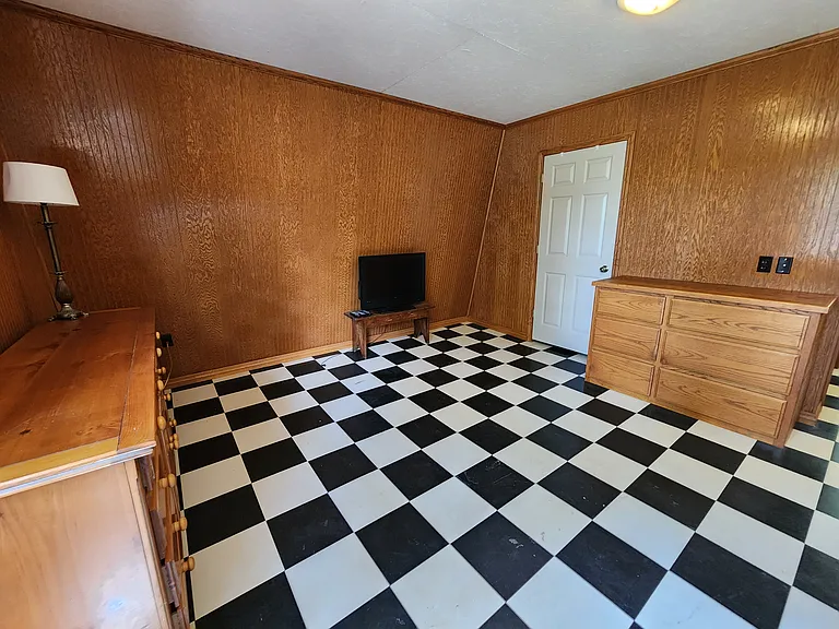 425 E Seneca St — Photo 46