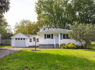 11 Francine Dr, Rochester, NY 14606
