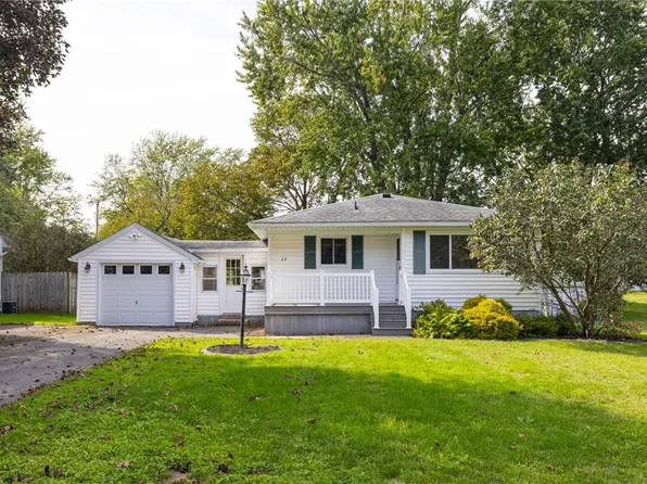 11 Francine Dr, Rochester, NY 14606