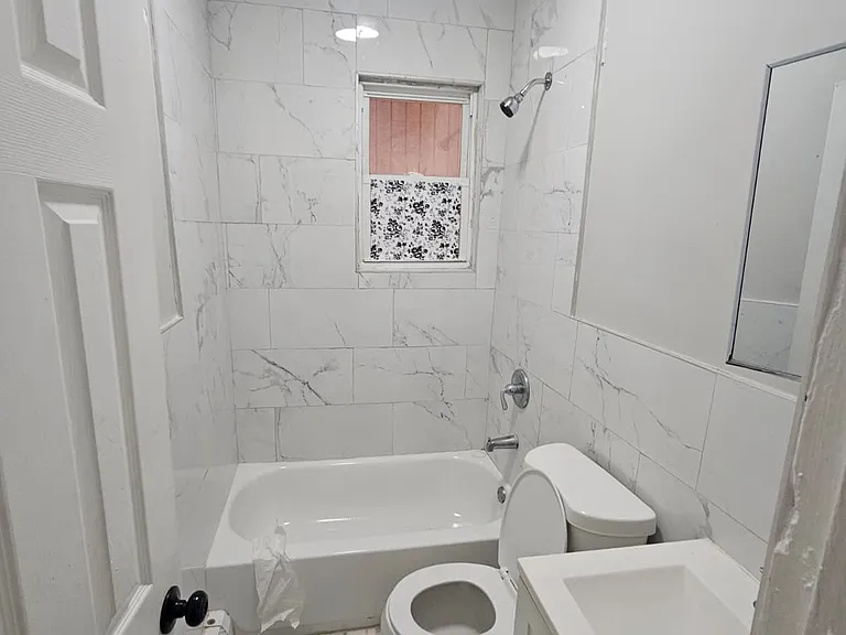 379 E 27th St #4 — Photo 1