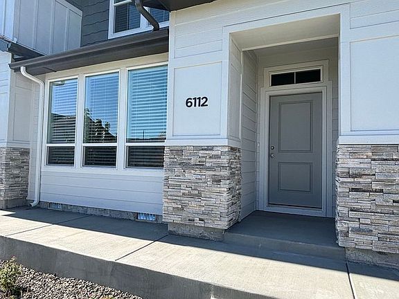 2nd image of 6077 N Tarako Ave #3B-2BA-1583SQFT