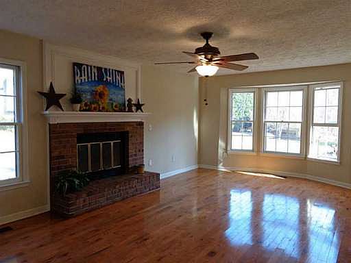 4th image of 4807 N Hames Ct NE