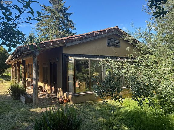 3rd image of 94449 Cope Ln