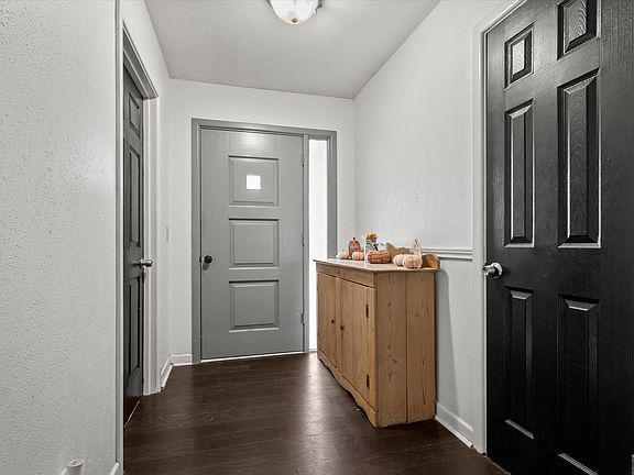 4th image of 1608 E Cardwell St